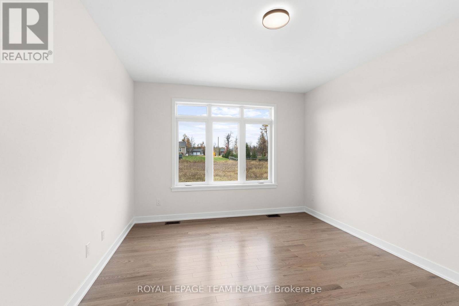 Photo 2 of 62 Hogan Drive, Mcnab Braeside ON