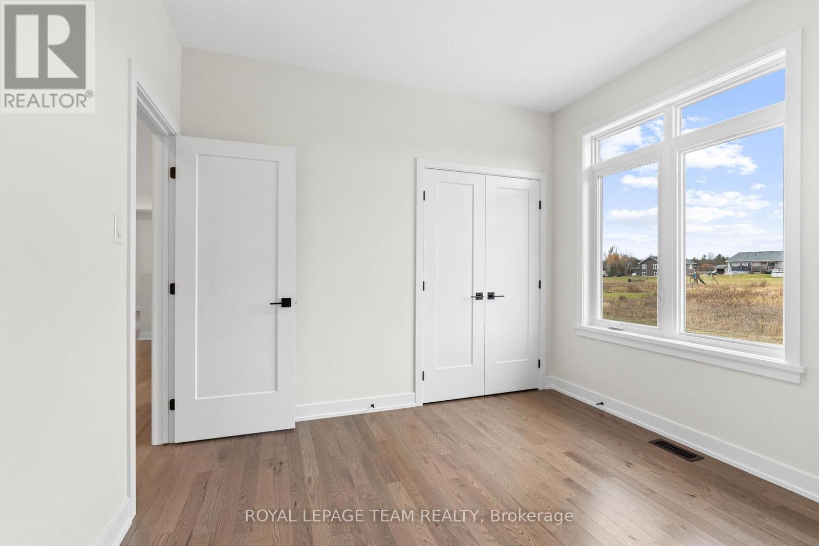 Photo 6 of 62 Hogan Drive, Mcnab Braeside ON