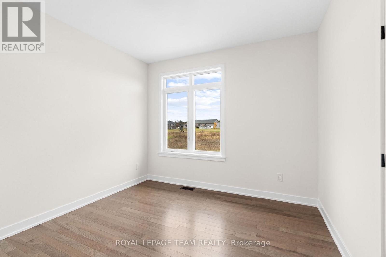 Photo 4 of 62 Hogan Drive, Mcnab Braeside ON