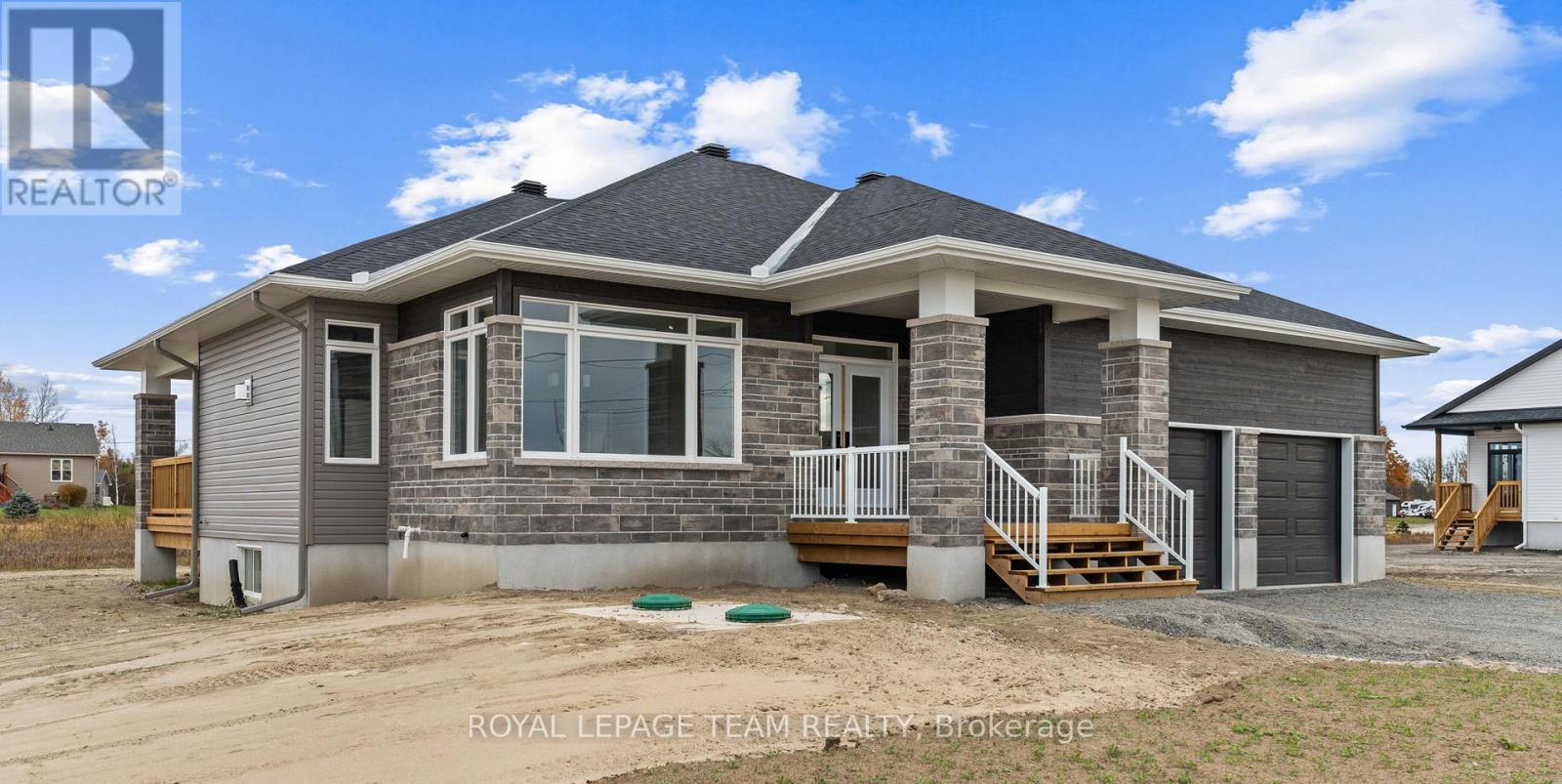 Photo 5 of 62 Hogan Drive, Mcnab Braeside ON