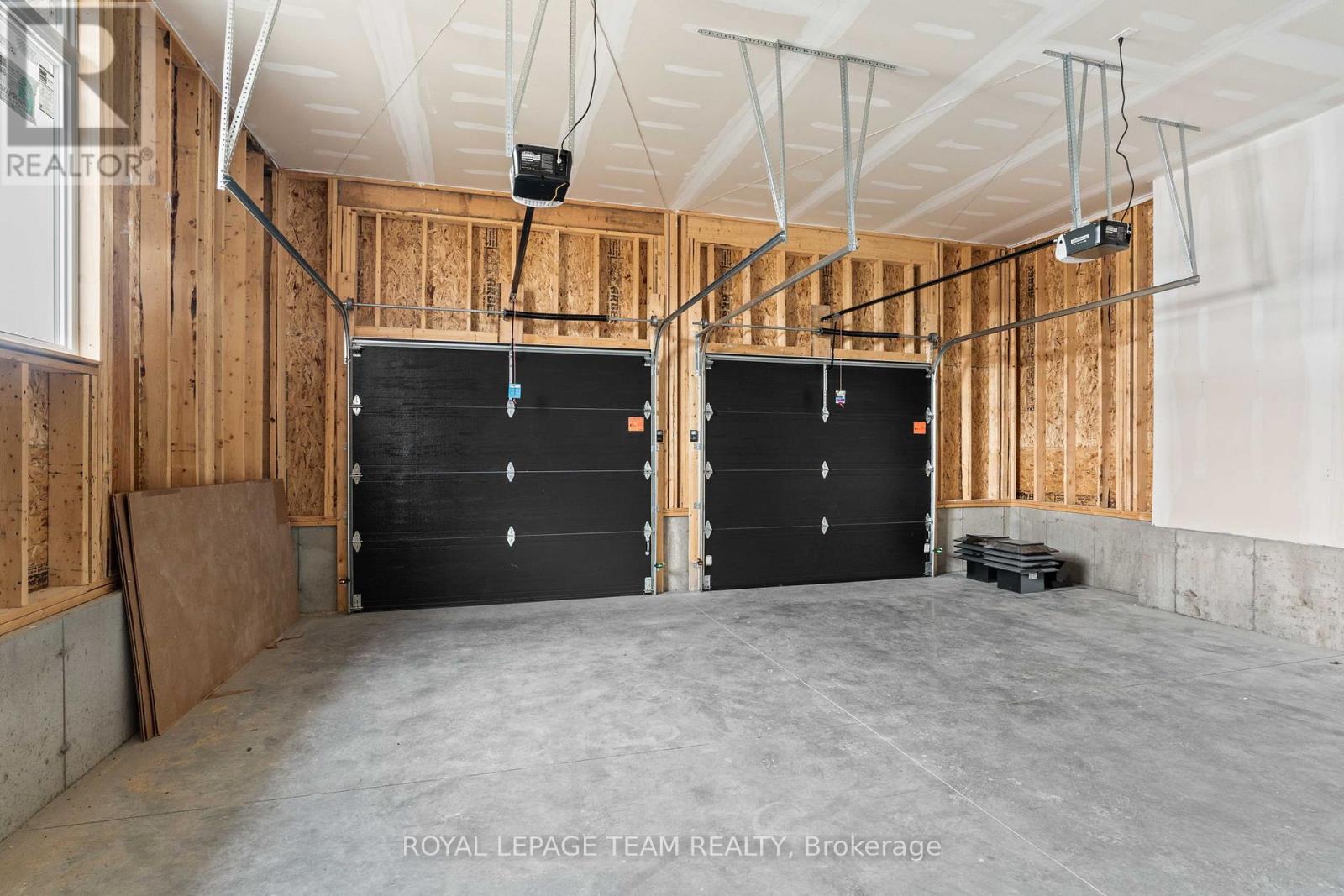 Photo 25 of 62 Hogan Drive, Mcnab Braeside ON