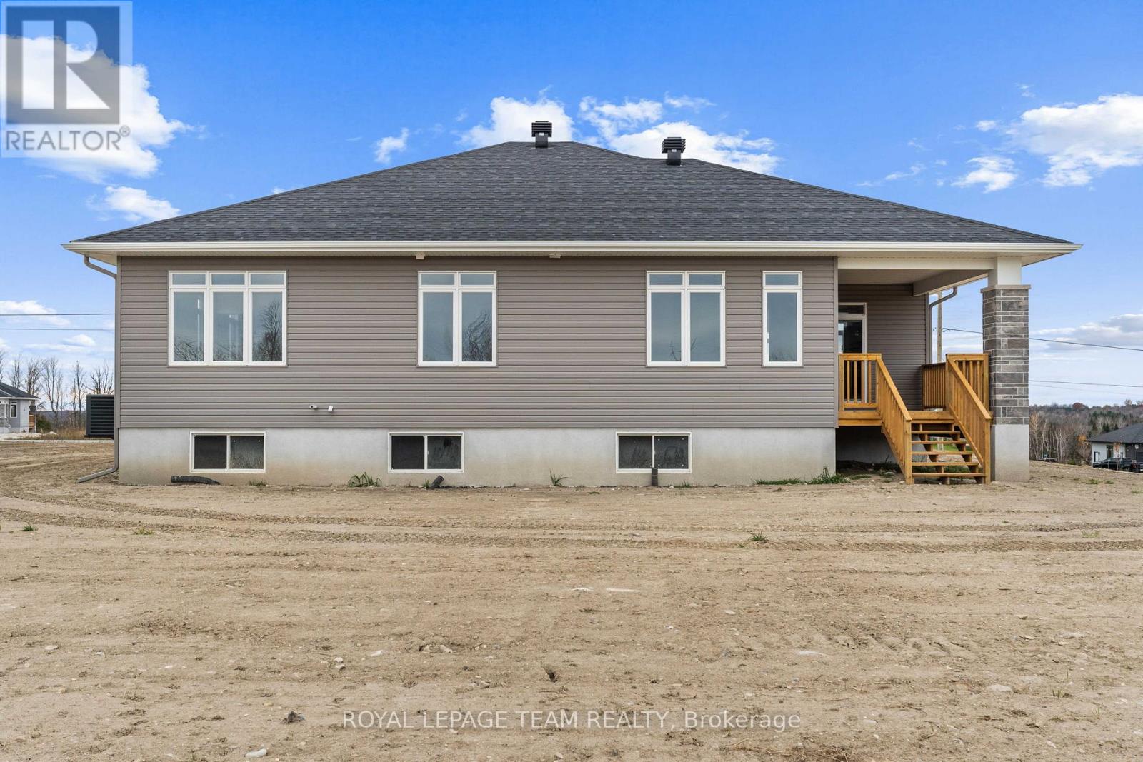 Photo 26 of 62 Hogan Drive, Mcnab Braeside ON