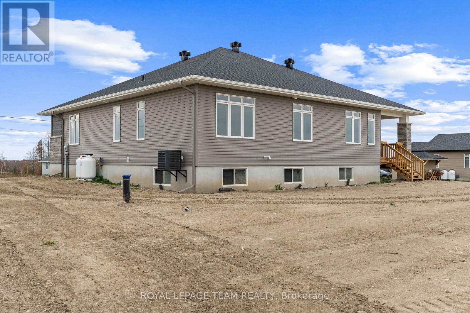 Photo 14 of 62 Hogan Drive, Mcnab Braeside ON