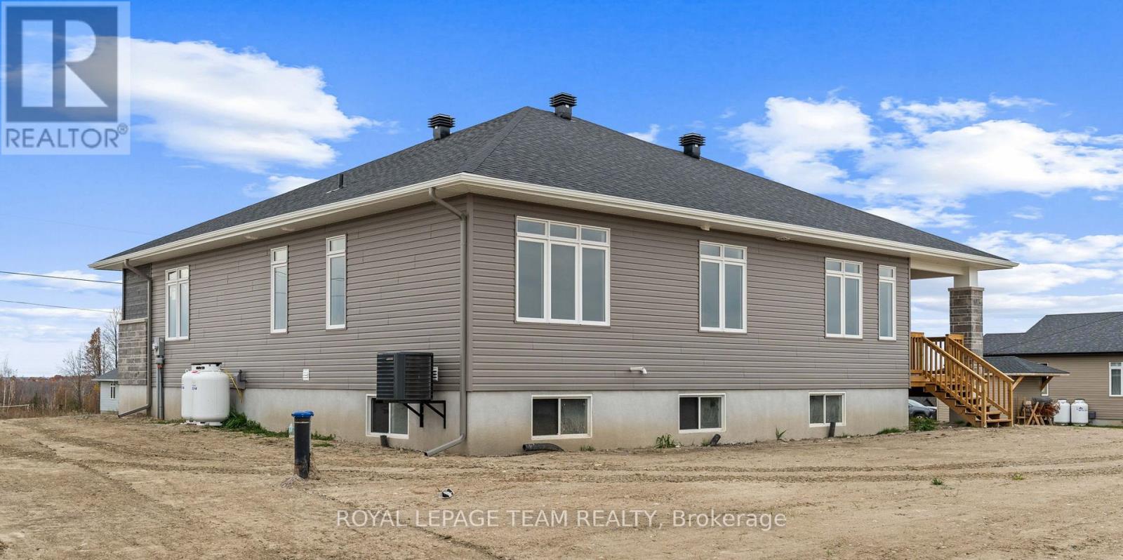 Photo 27 of 62 Hogan Drive, Mcnab Braeside ON