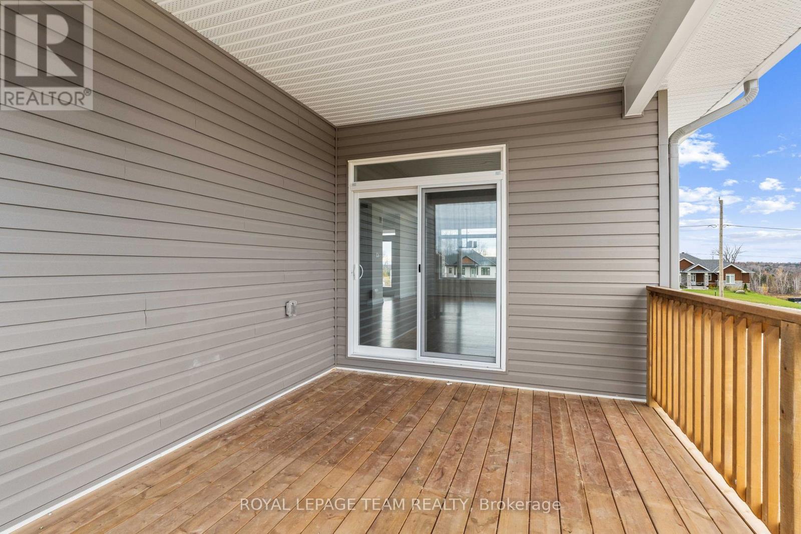 Photo 35 of 62 Hogan Drive, Mcnab Braeside ON