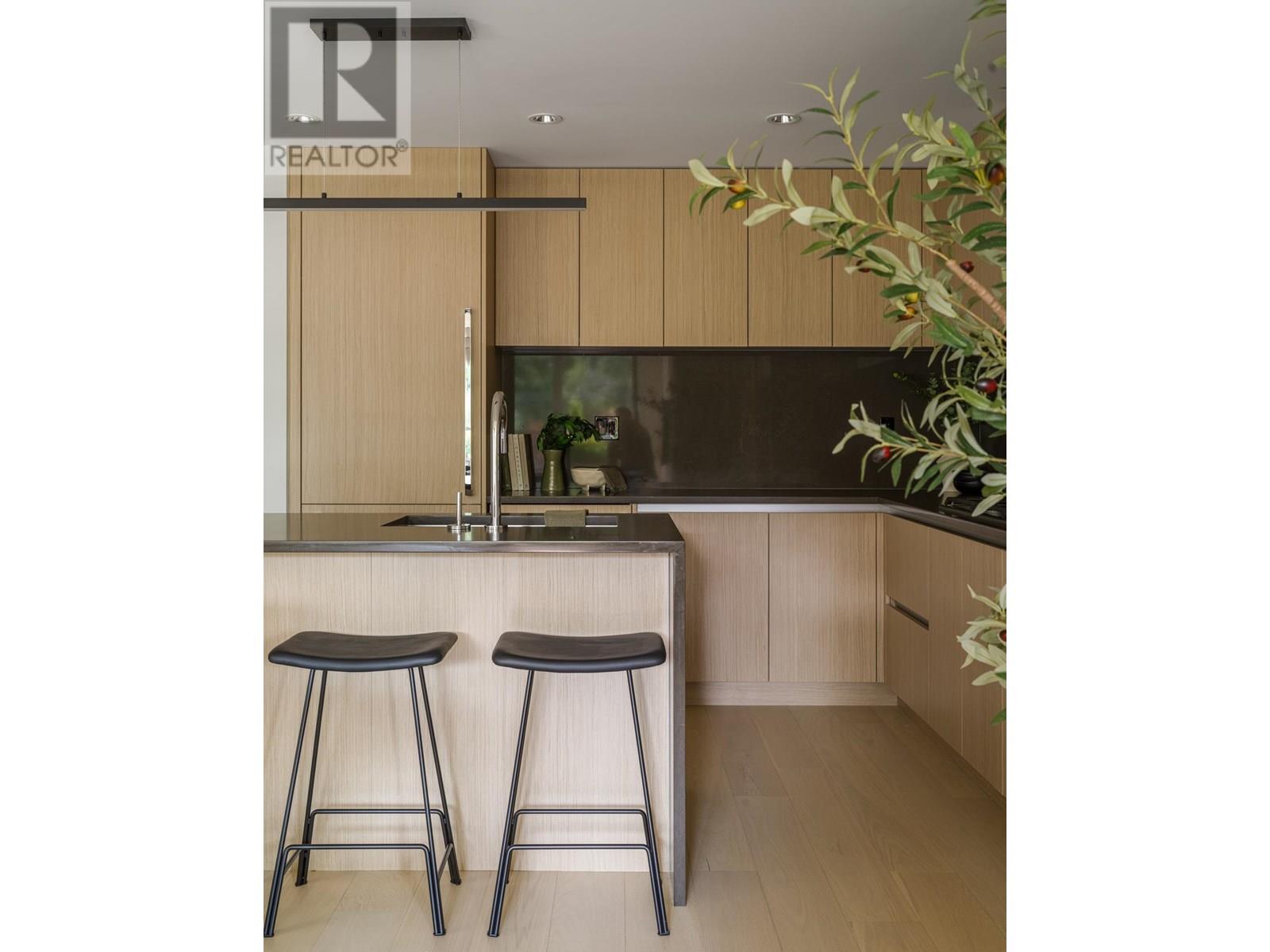 Photo 2 of 310 3636 W 39th Avenue, Vancouver BC