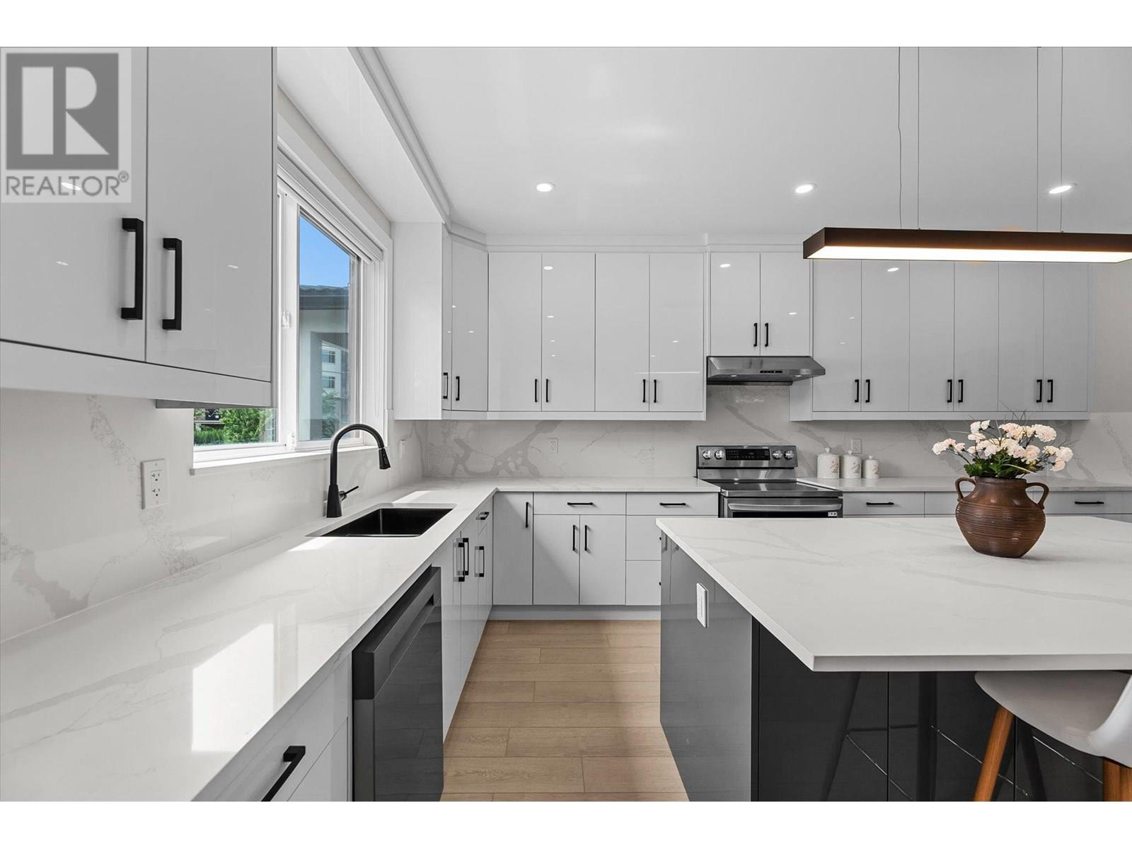  1681 Harbour View Crescent, Westbank