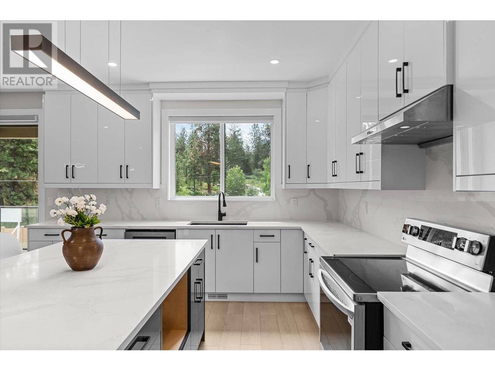  1681 Harbour View Crescent, Westbank