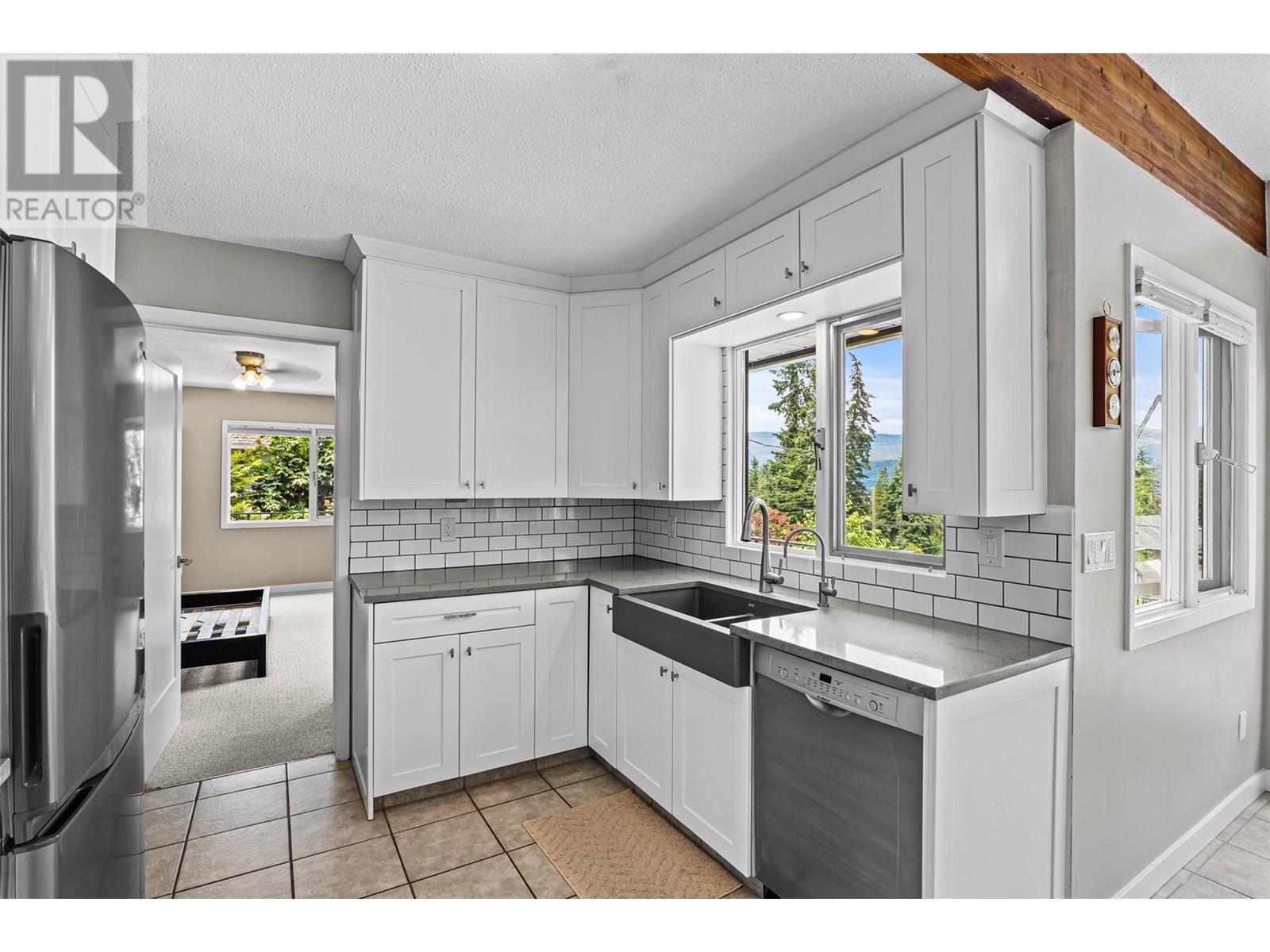 2250 Lakeview Drive, Blind Bay