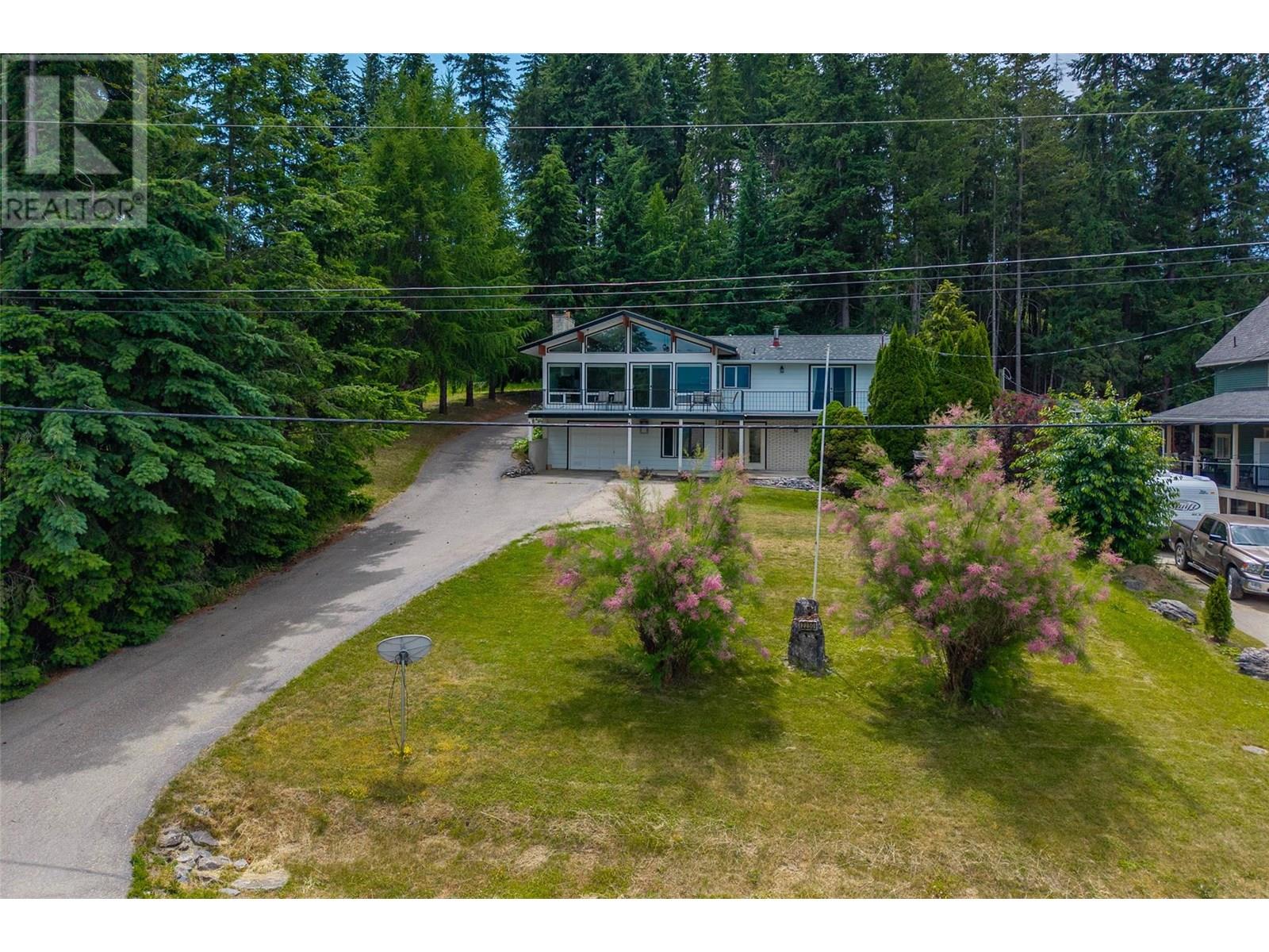 2250 Lakeview Drive, Blind Bay