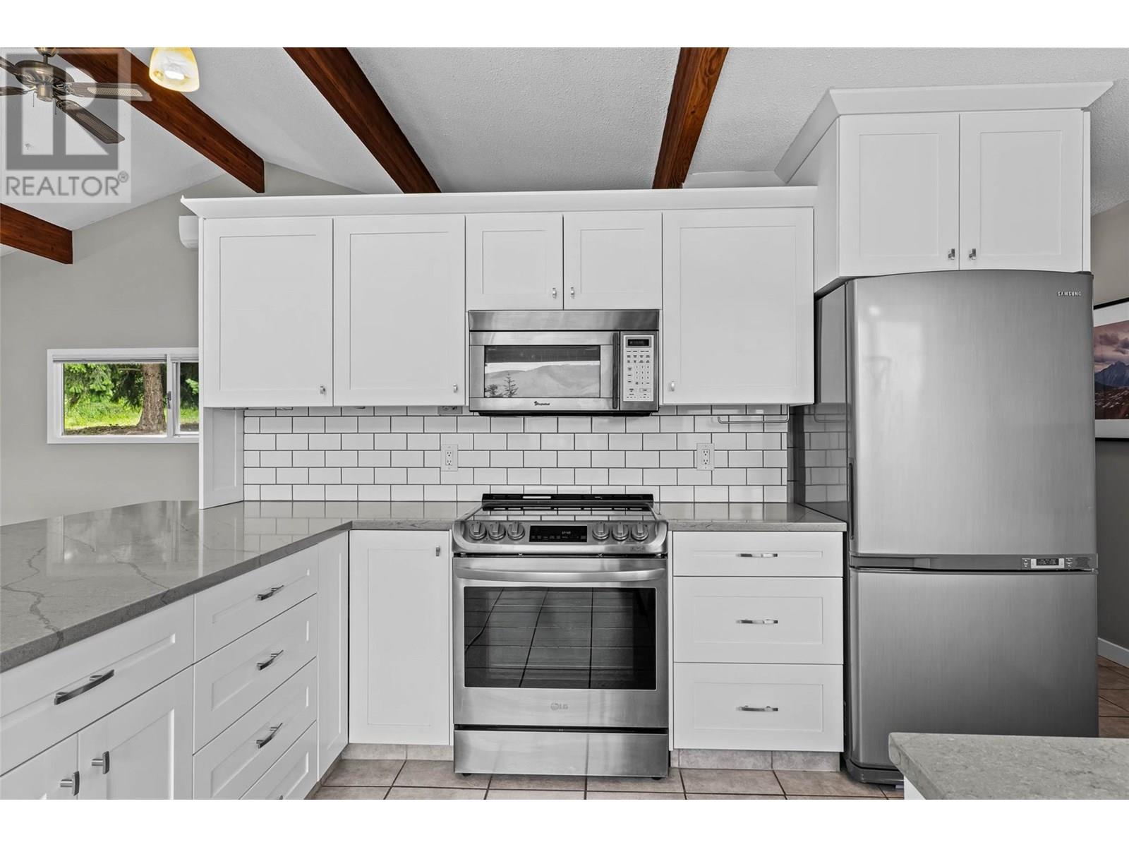 2250 Lakeview Drive, Blind Bay