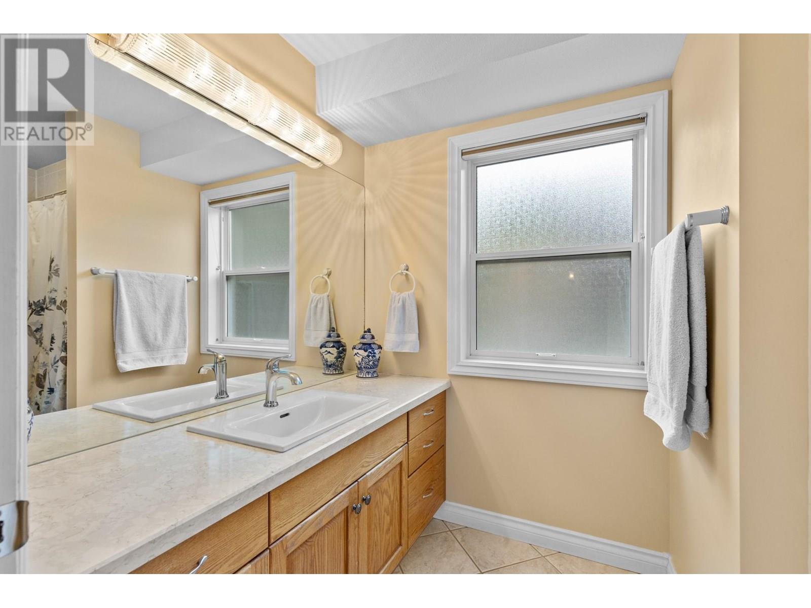  3838 Beach Avenue, Peachland
