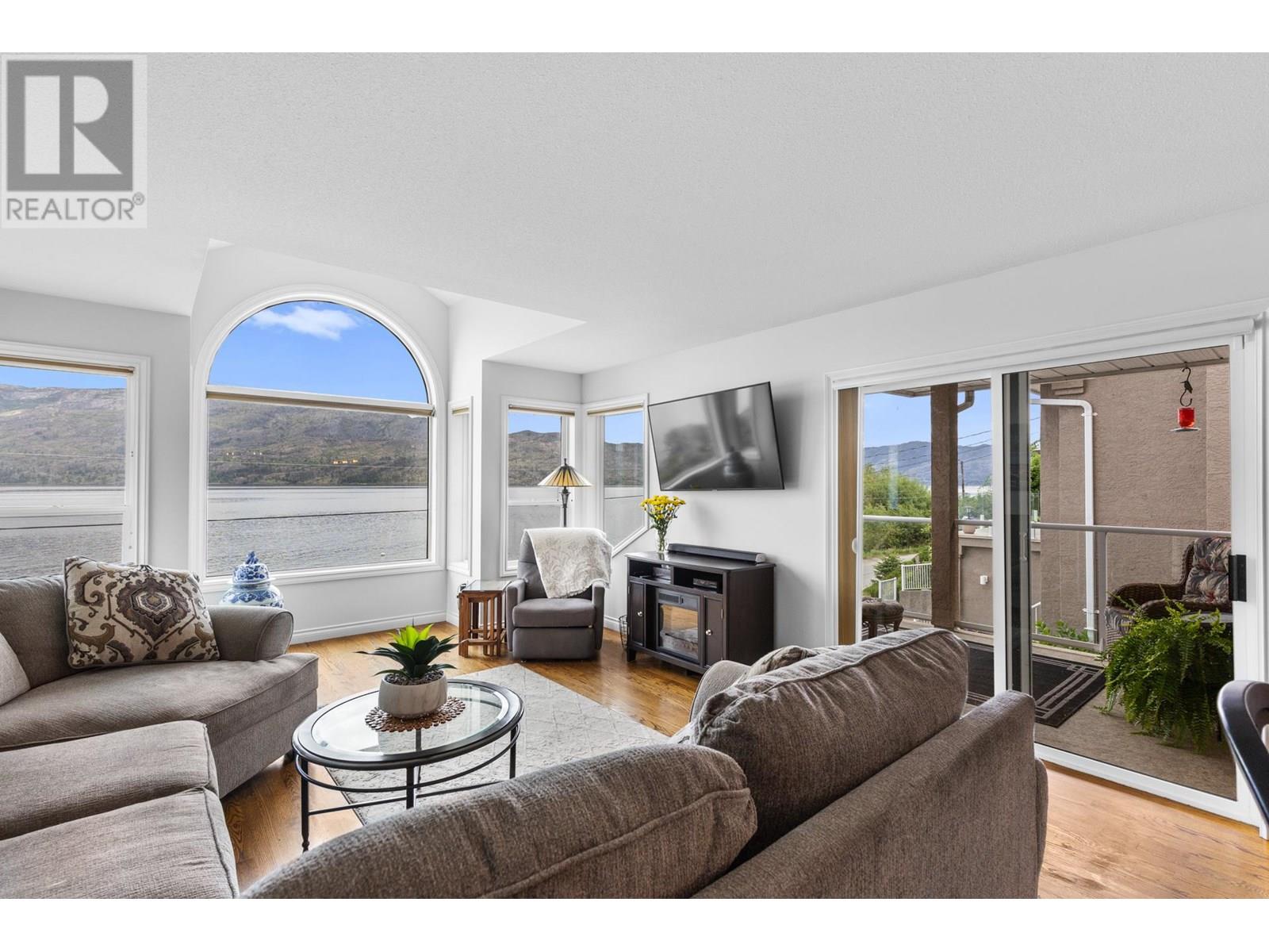  3838 Beach Avenue, Peachland