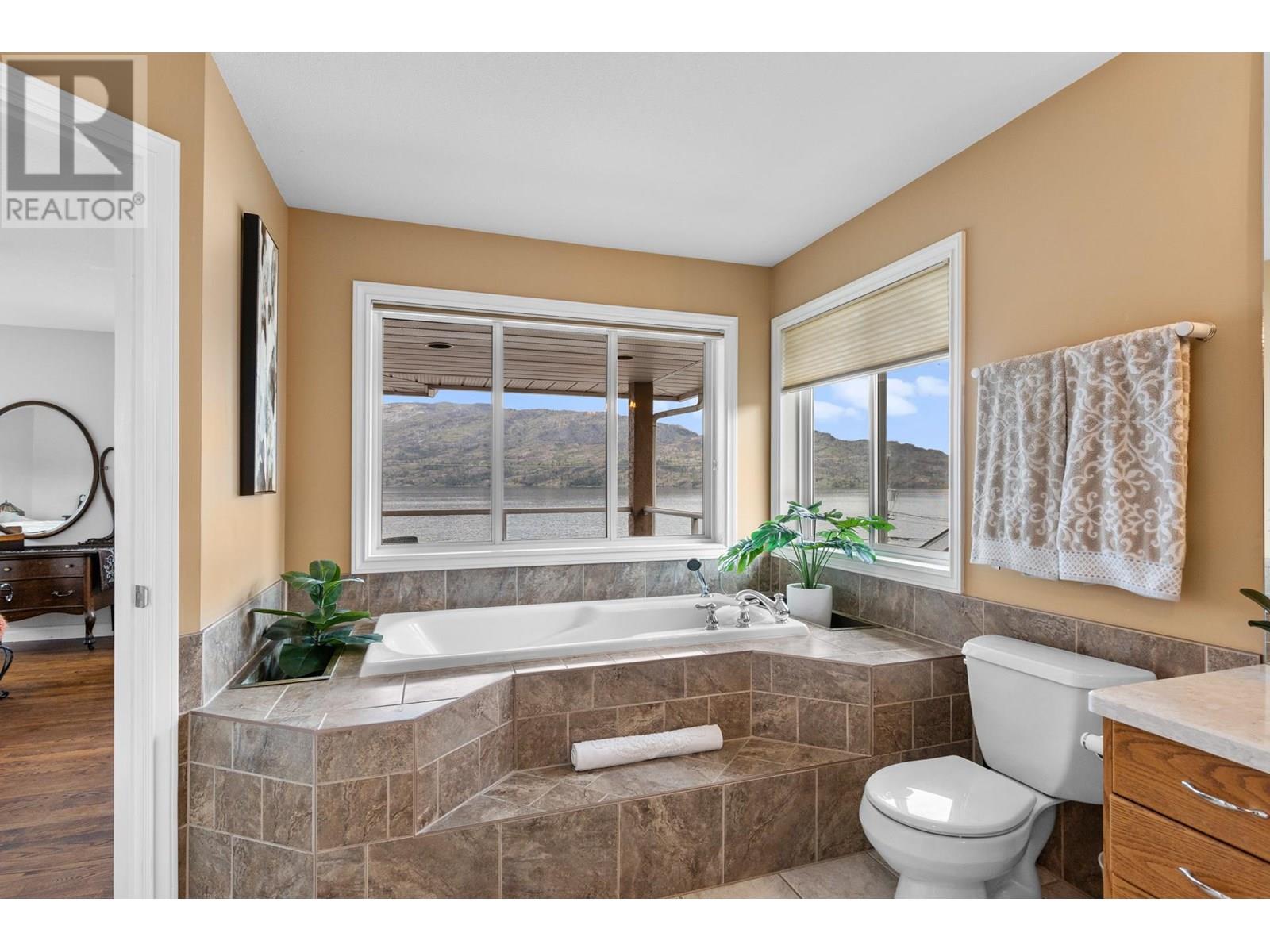  3838 Beach Avenue, Peachland
