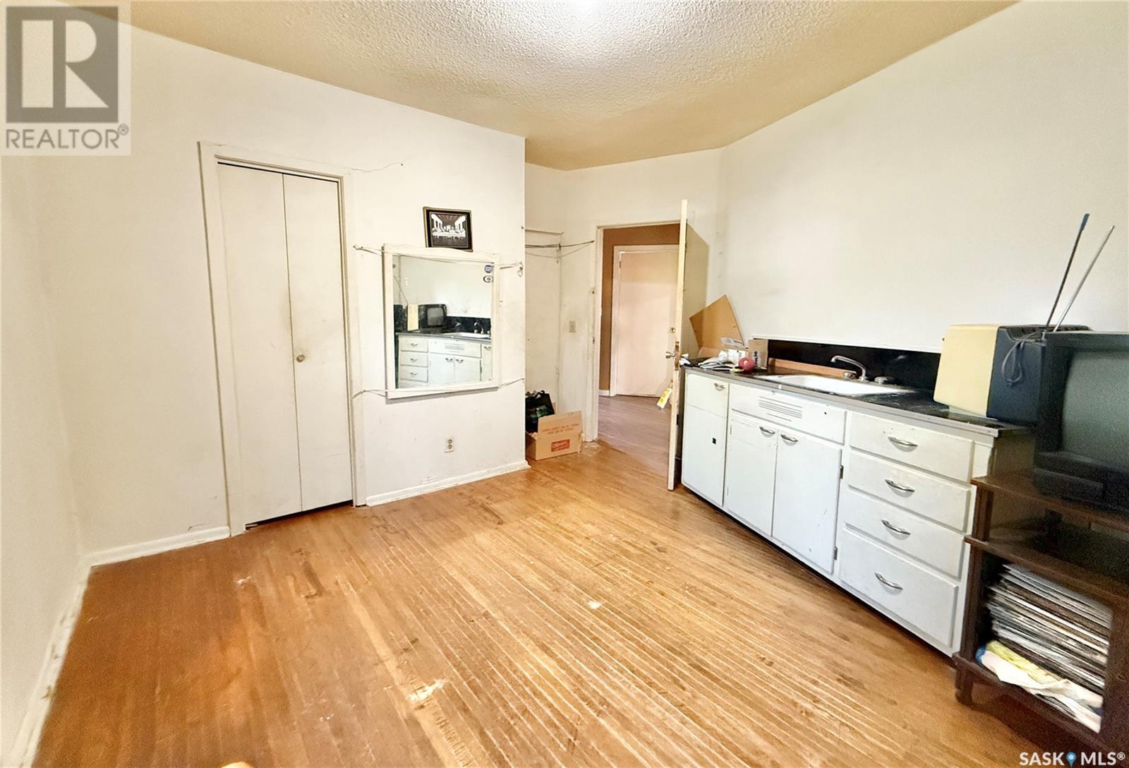 Photo 17 of 202 24th Street W, Saskatoon SK