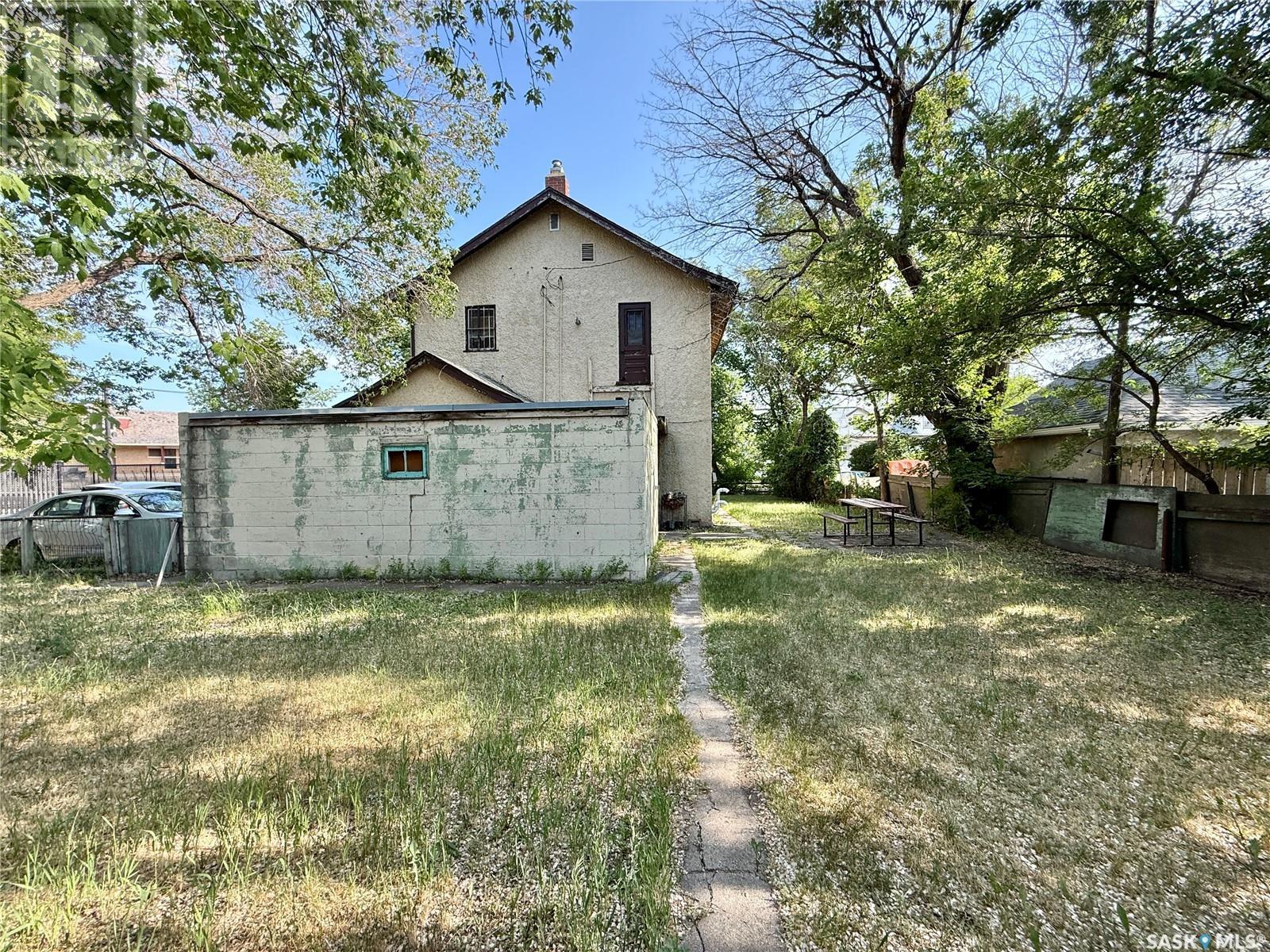Photo 33 of 202 24th Street W, Saskatoon SK