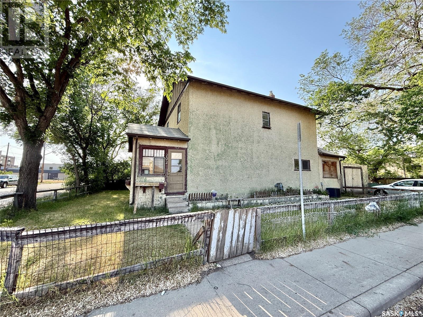 Photo 36 of 202 24th Street W, Saskatoon SK