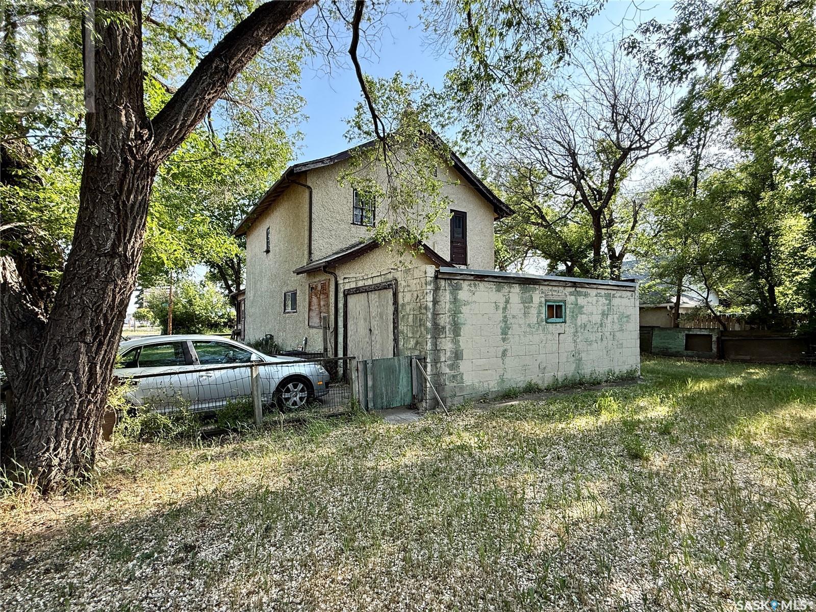 Photo 37 of 202 24th Street W, Saskatoon SK