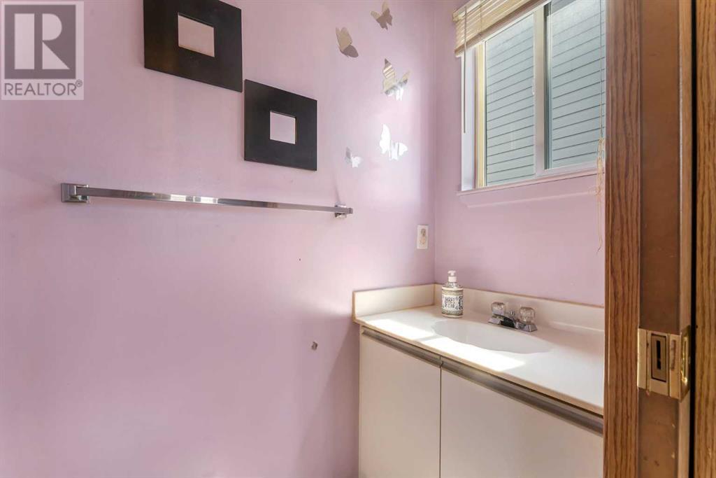 Single Family House for Sale in  San Diego Way NE Monterey Park Calgary 