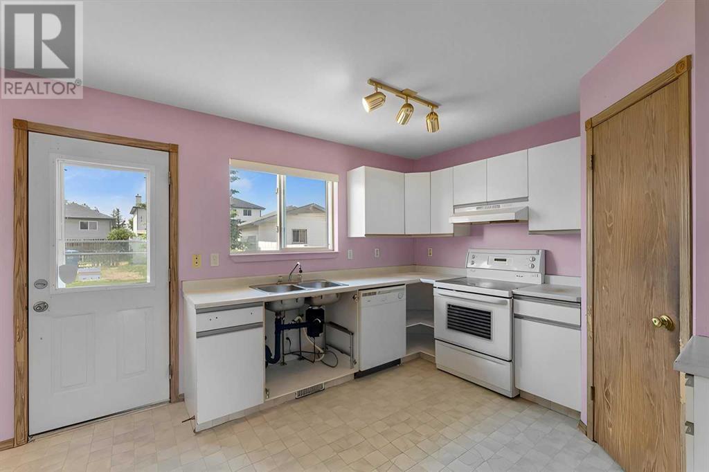 Single Family House for Sale in  San Diego Way NE Monterey Park Calgary 