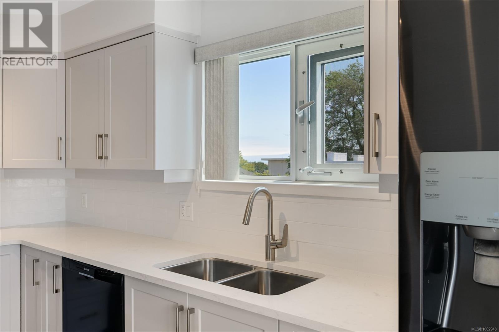 409 1370 Beach Drive, Oak Bay