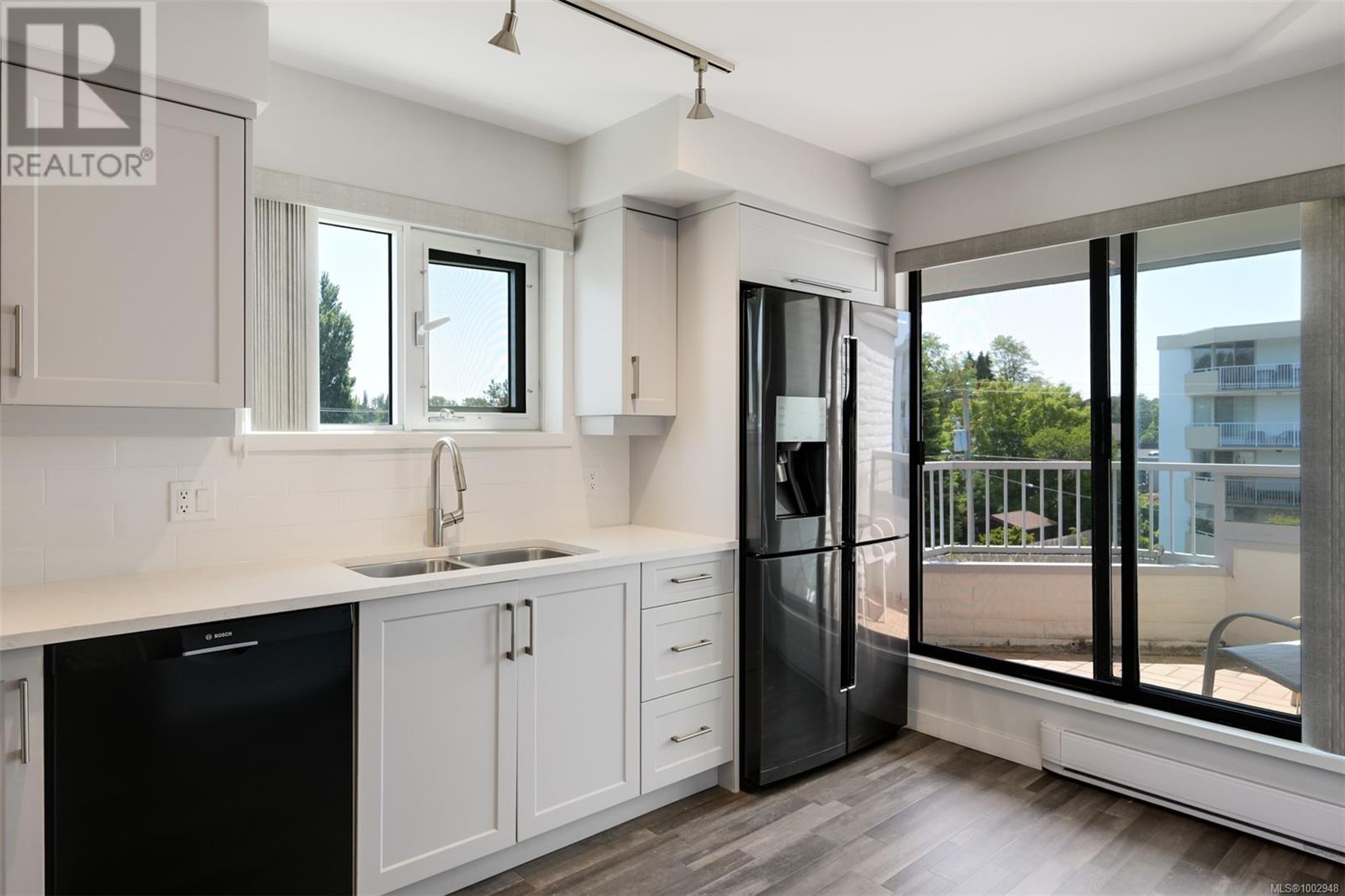 409 1370 Beach Drive, Oak Bay