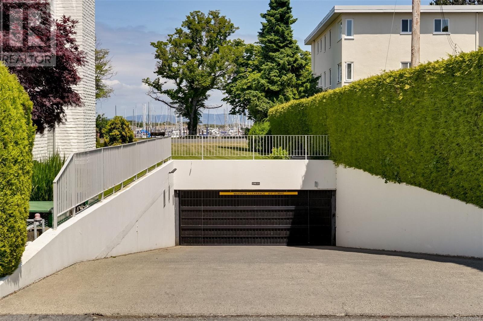 409 1370 Beach Drive, Oak Bay