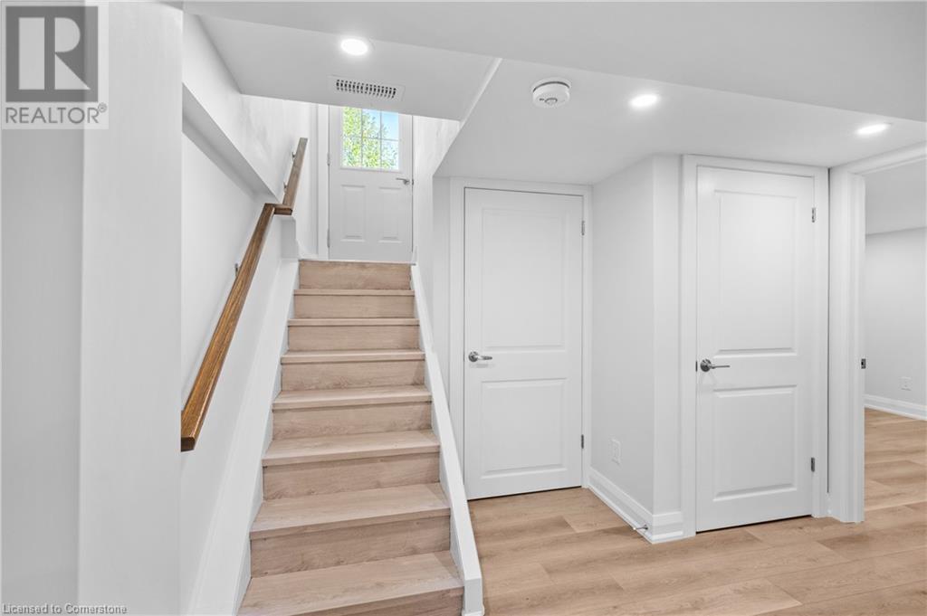 Photo 4 of 723 Hager Avenue Unit B, Burlington ON