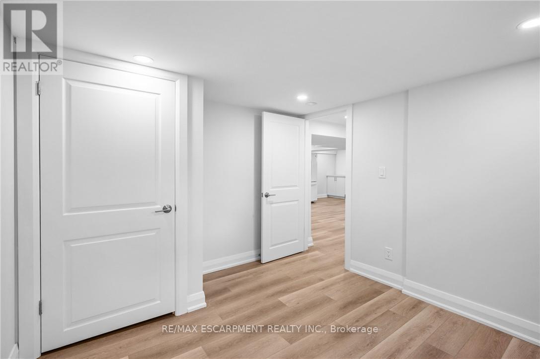 Photo 2 of B 723 Hager Avenue, Burlington ON