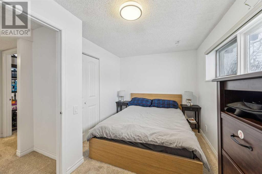 Single Family House Bi-level for Sale in   Avenue SE Penbrooke Meadows Calgary 