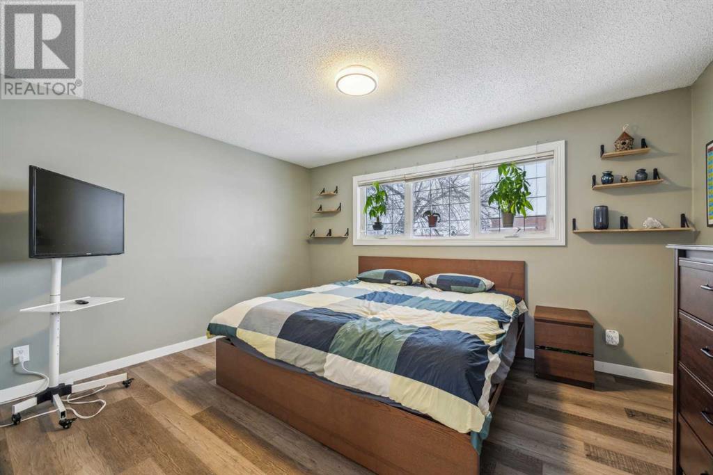 Single Family House Bi-level for Sale in   Avenue SE Penbrooke Meadows Calgary 