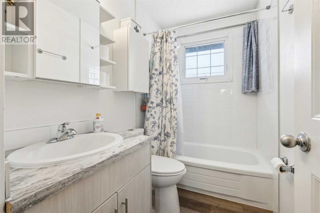 Single Family House Bi-level for Sale in   Avenue SE Penbrooke Meadows Calgary 