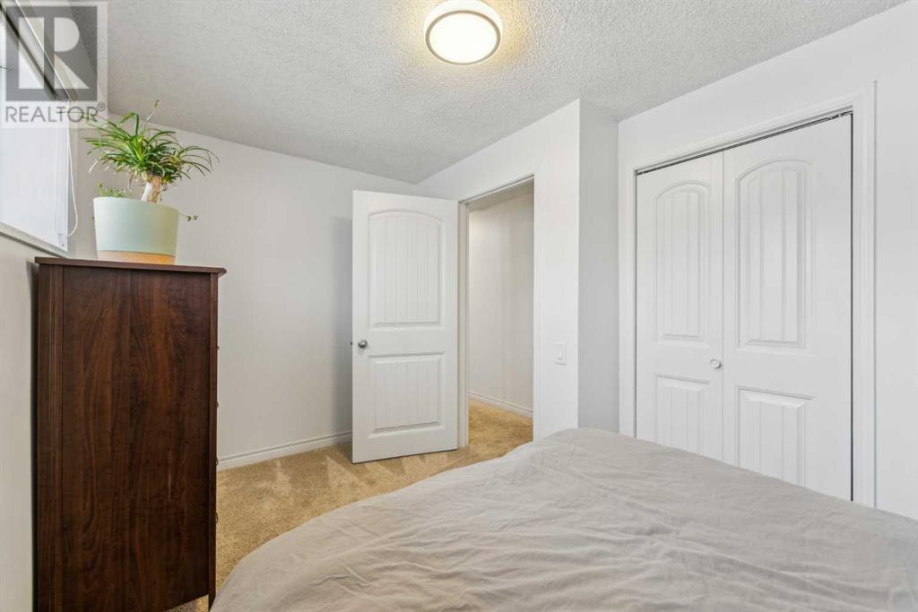 Single Family House Bi-level for Sale in   Avenue SE Penbrooke Meadows Calgary 