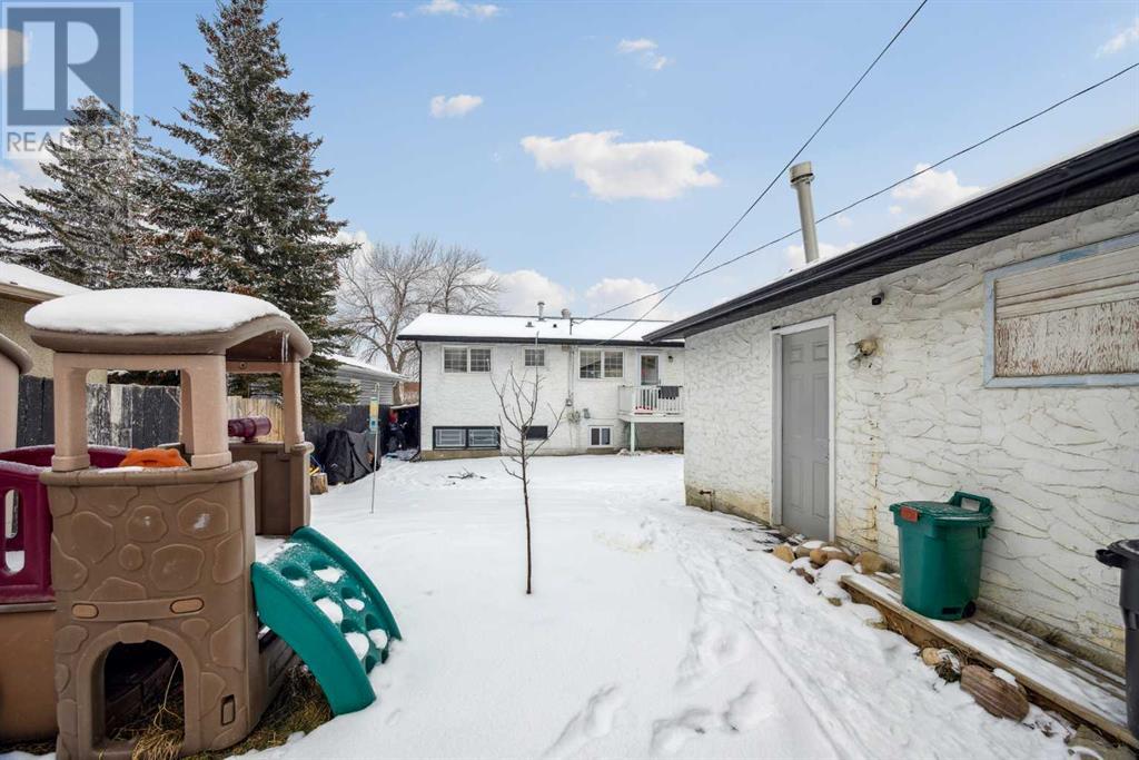 Single Family House Bi-level for Sale in   Avenue SE Penbrooke Meadows Calgary 