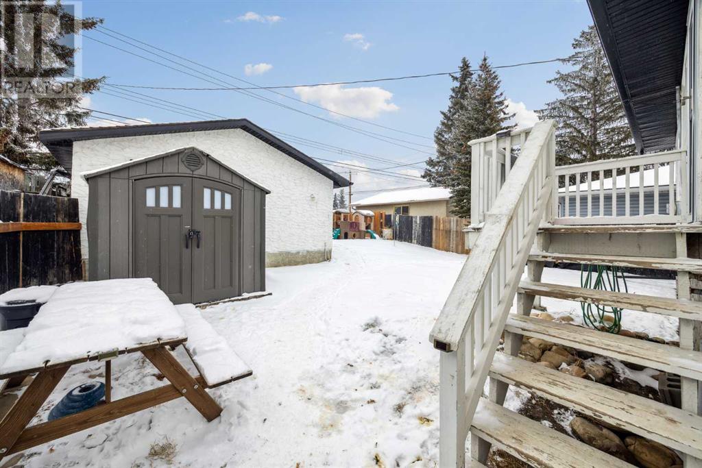 Single Family House Bi-level for Sale in   Avenue SE Penbrooke Meadows Calgary 