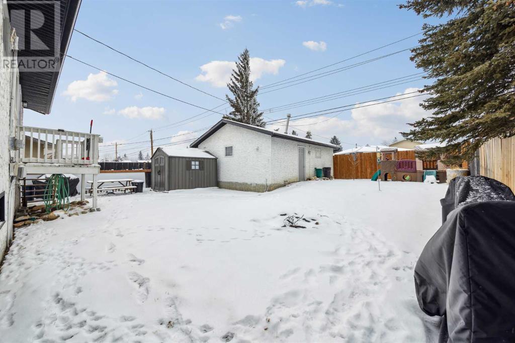 Single Family House Bi-level for Sale in   Avenue SE Penbrooke Meadows Calgary 