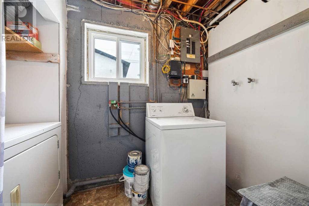 Single Family House Bi-level for Sale in   Avenue SE Penbrooke Meadows Calgary 