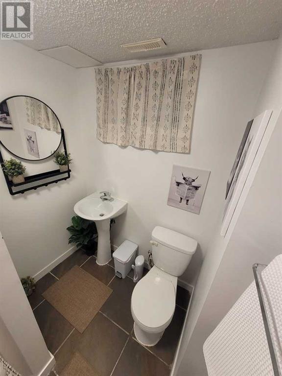 Single Family House Bi-level for Sale in   Avenue SE Penbrooke Meadows Calgary 