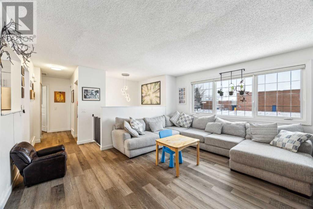 Single Family House Bi-level for Sale in   Avenue SE Penbrooke Meadows Calgary 