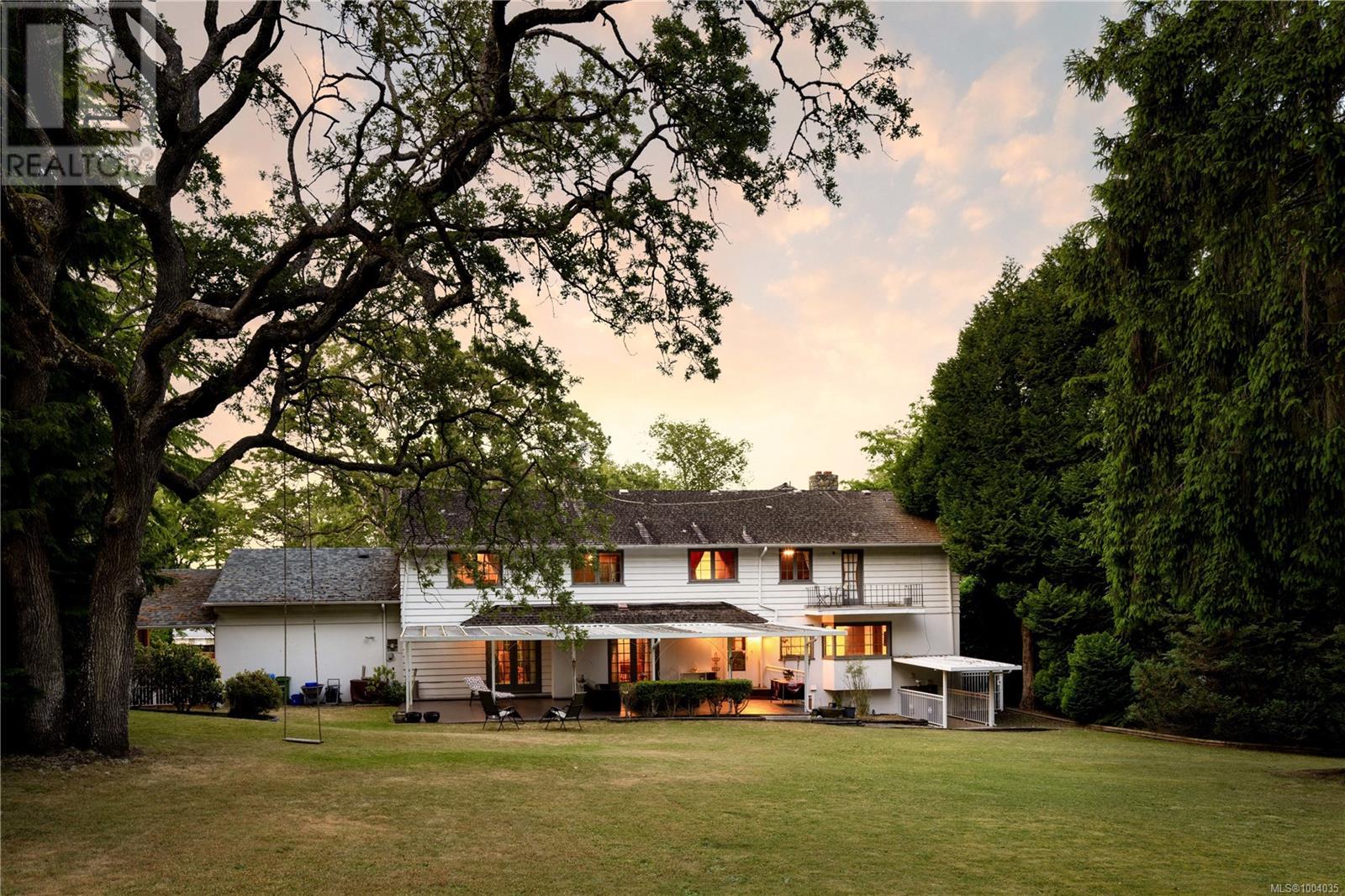  3460 Beach Drive, Oak Bay