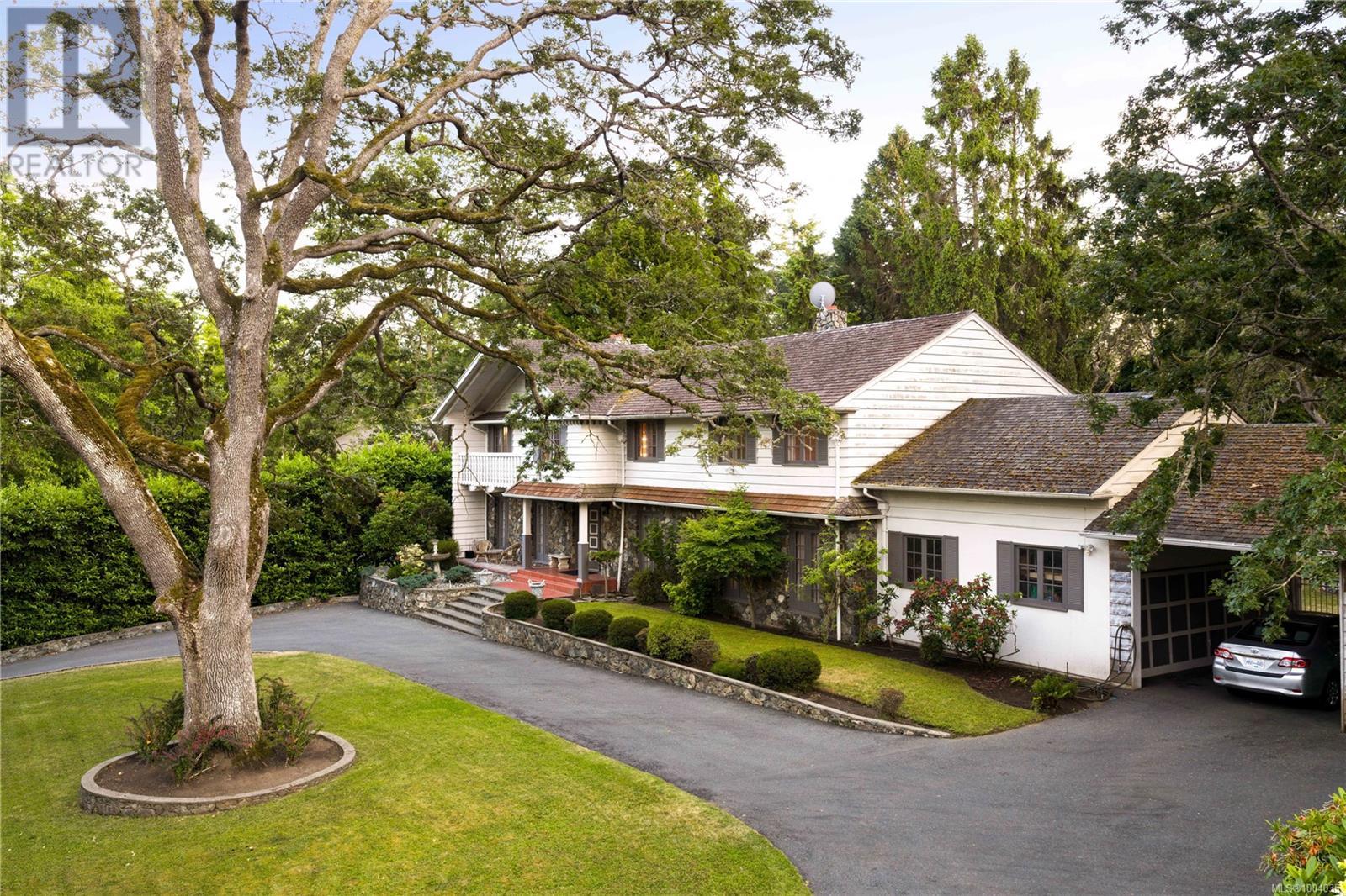  3460 Beach Drive, Oak Bay