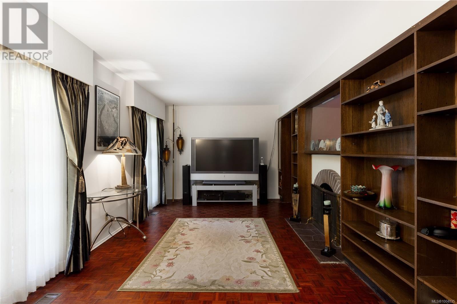  3460 Beach Drive, Oak Bay