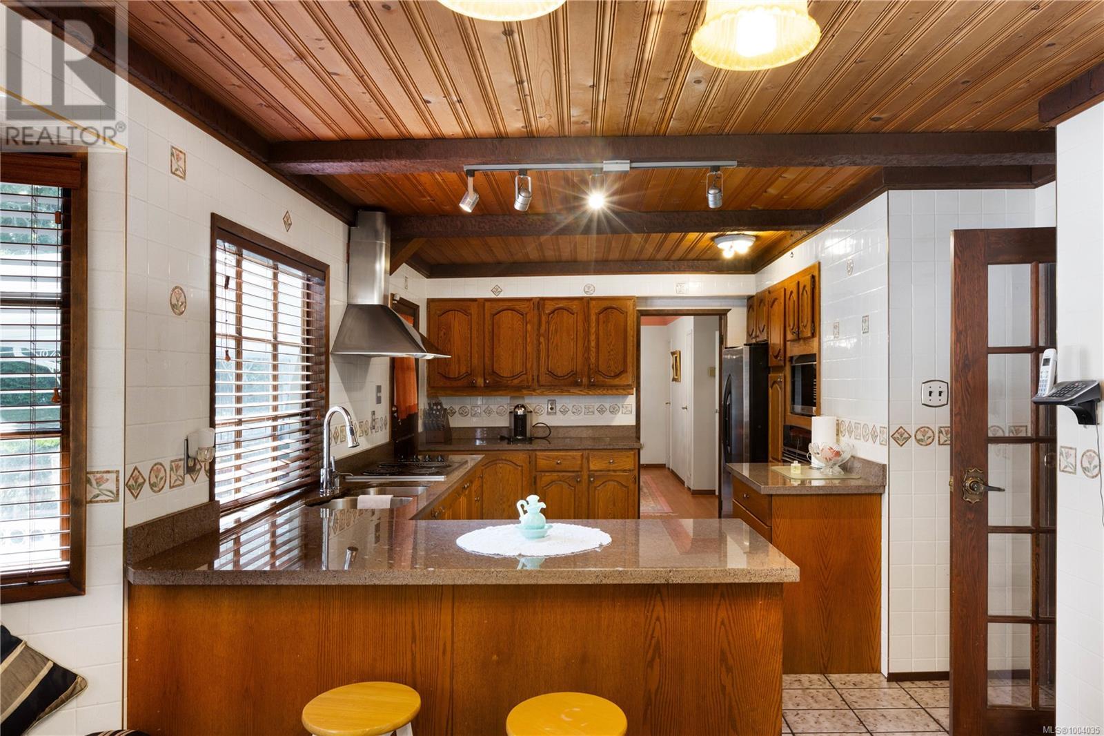  3460 Beach Drive, Oak Bay