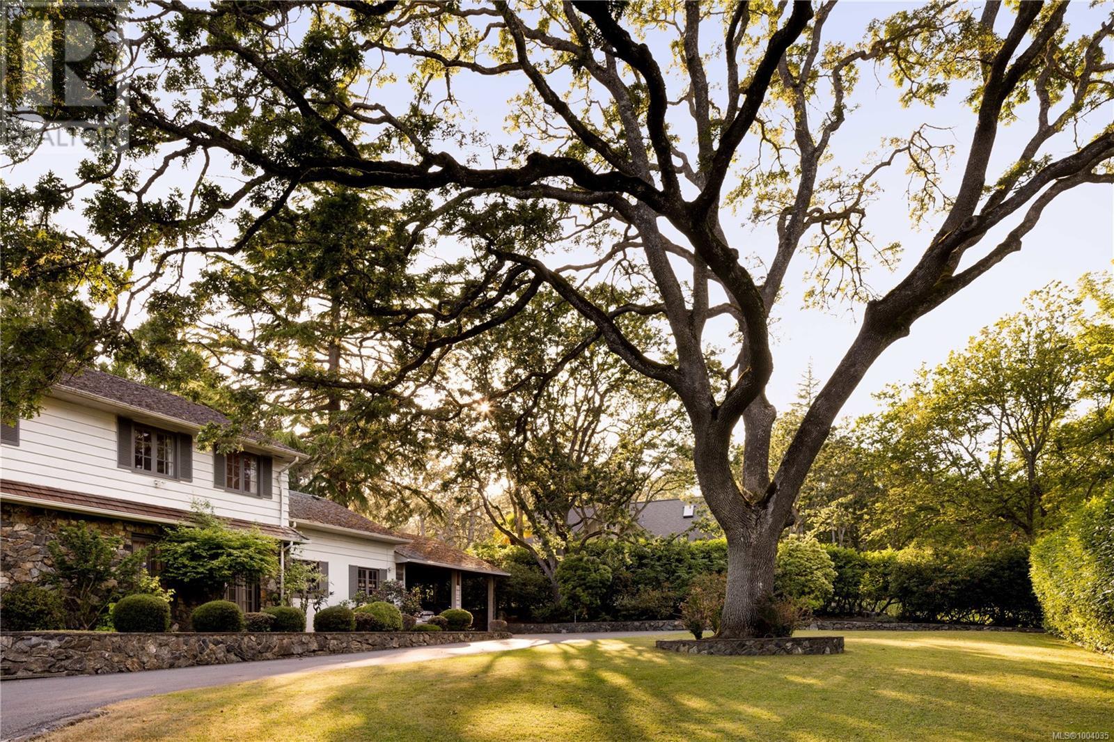  3460 Beach Drive, Oak Bay