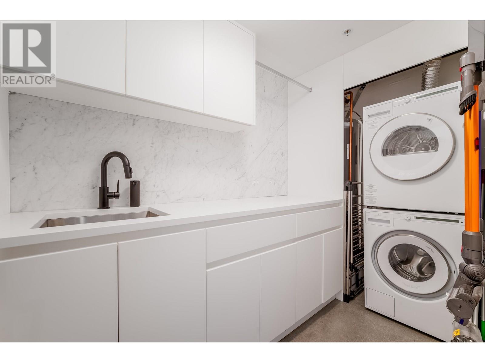 Photo 18 of 401 4387 W 10th Avenue, Vancouver BC