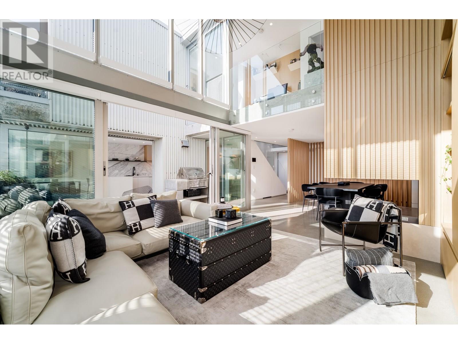 Photo 2 of 401 4387 W 10th Avenue, Vancouver BC
