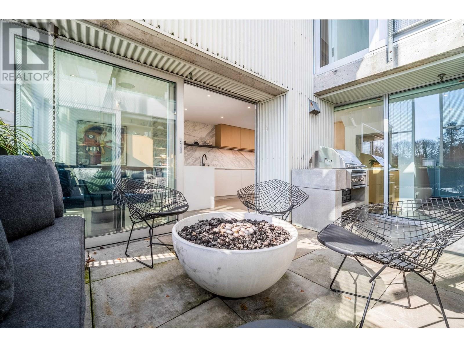 Photo 6 of 401 4387 W 10th Avenue, Vancouver BC