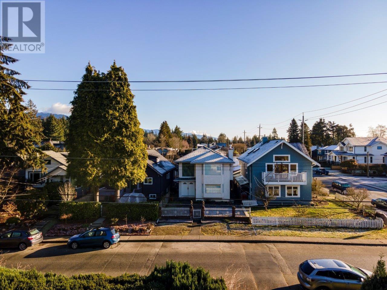 Photo 6 of 780 E 16th Street, North Vancouver BC