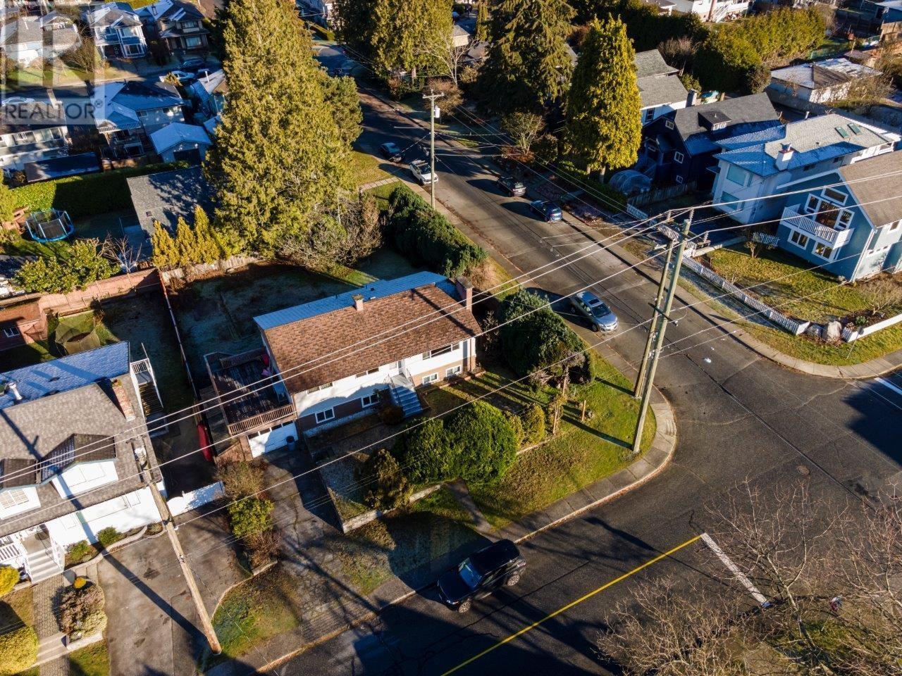 Photo 3 of 780 E 16th Street, North Vancouver BC