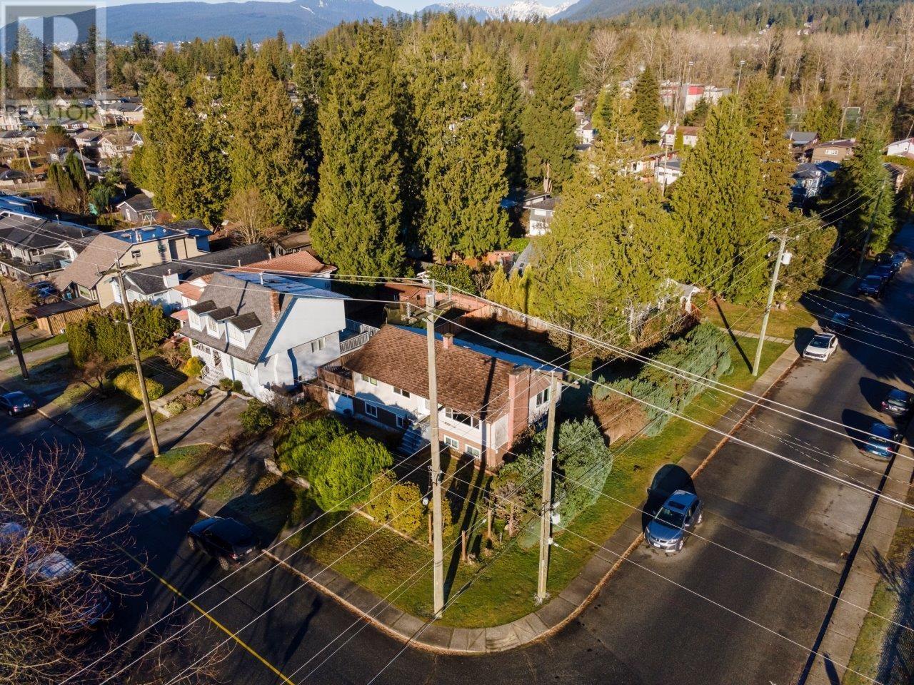 Photo 5 of 780 E 16th Street, North Vancouver BC